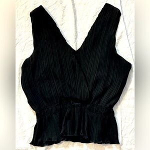 Moodie Women’s Small Black Sleeveless V-Neck Top